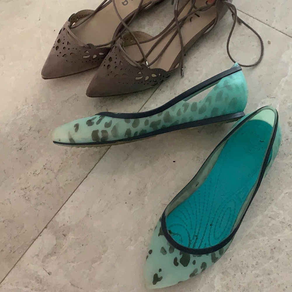 2 pairs of flats